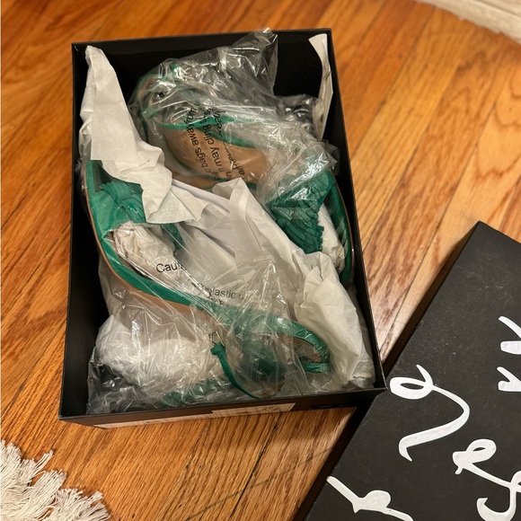 💯Banana Republic | Honey Suede Fringe Sandals wBox - Picture 6 of 7